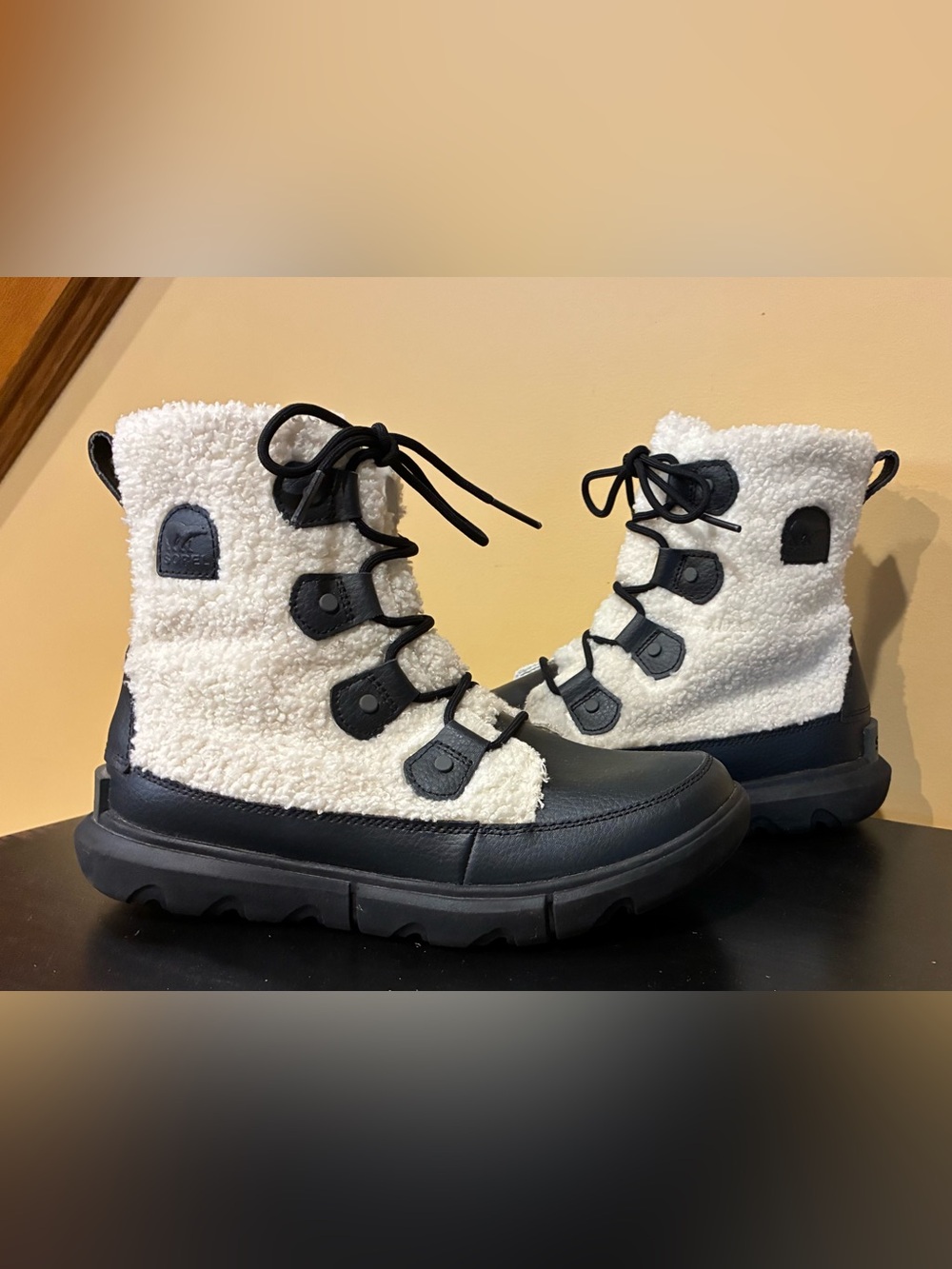 Sorel Boots Explorer II Joan Cozy Black White Sherpa SZ 9 women’s
